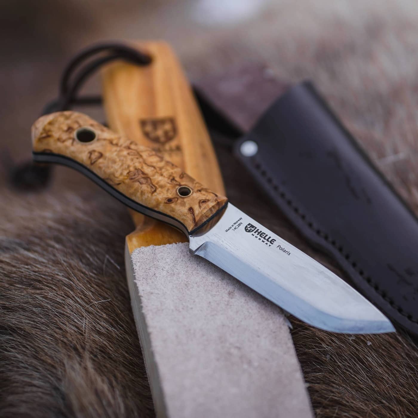 Helle Polaris kniv med slire og paddle strop